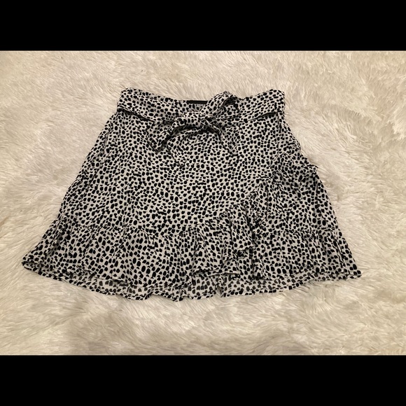 Express High Waisted Dot Ruffle Mini Skirt - Picture 6 of 7
